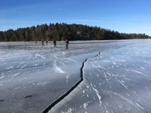 veel verschil in ijs op een meer