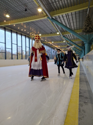 Sinterklaas en de pieten op het ijs!